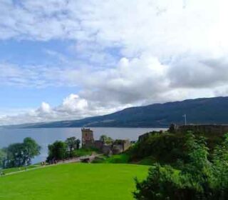 Loch Ness durante il tour della scozia